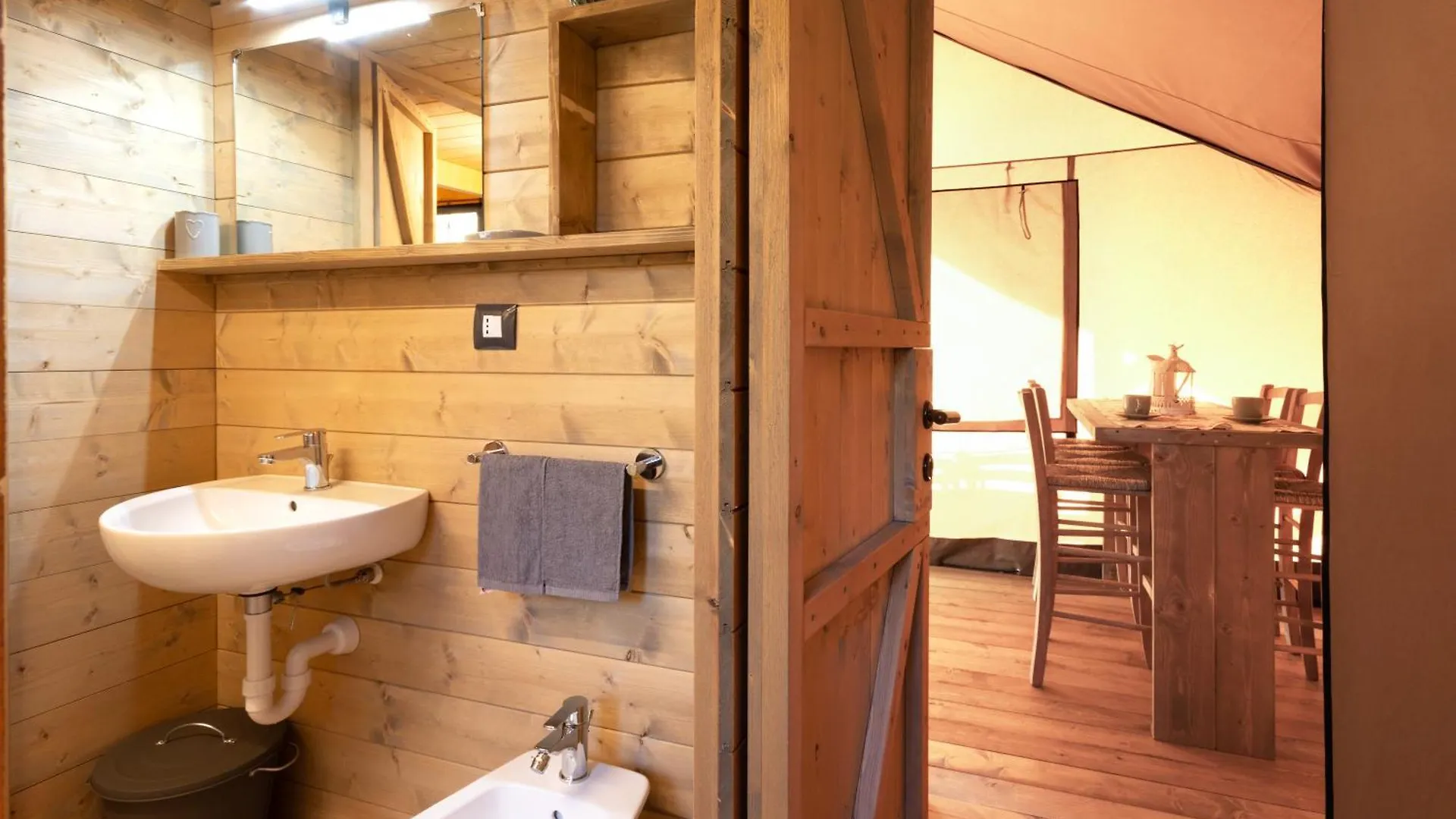 Luxury tent Glamping Debbiare Hotel Riparbella Italy